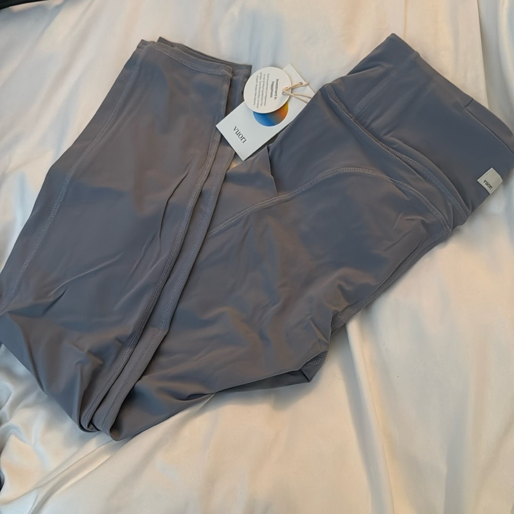 Vuori workout pants size M- brand new with tags